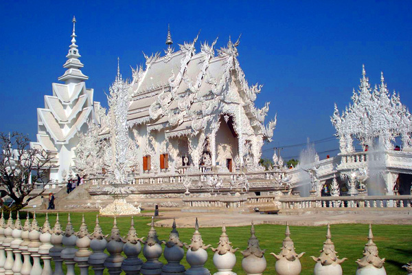 храм Ват Ронг Кхун